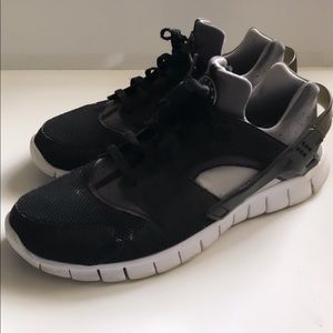 Black and Gray Huarache Run 13